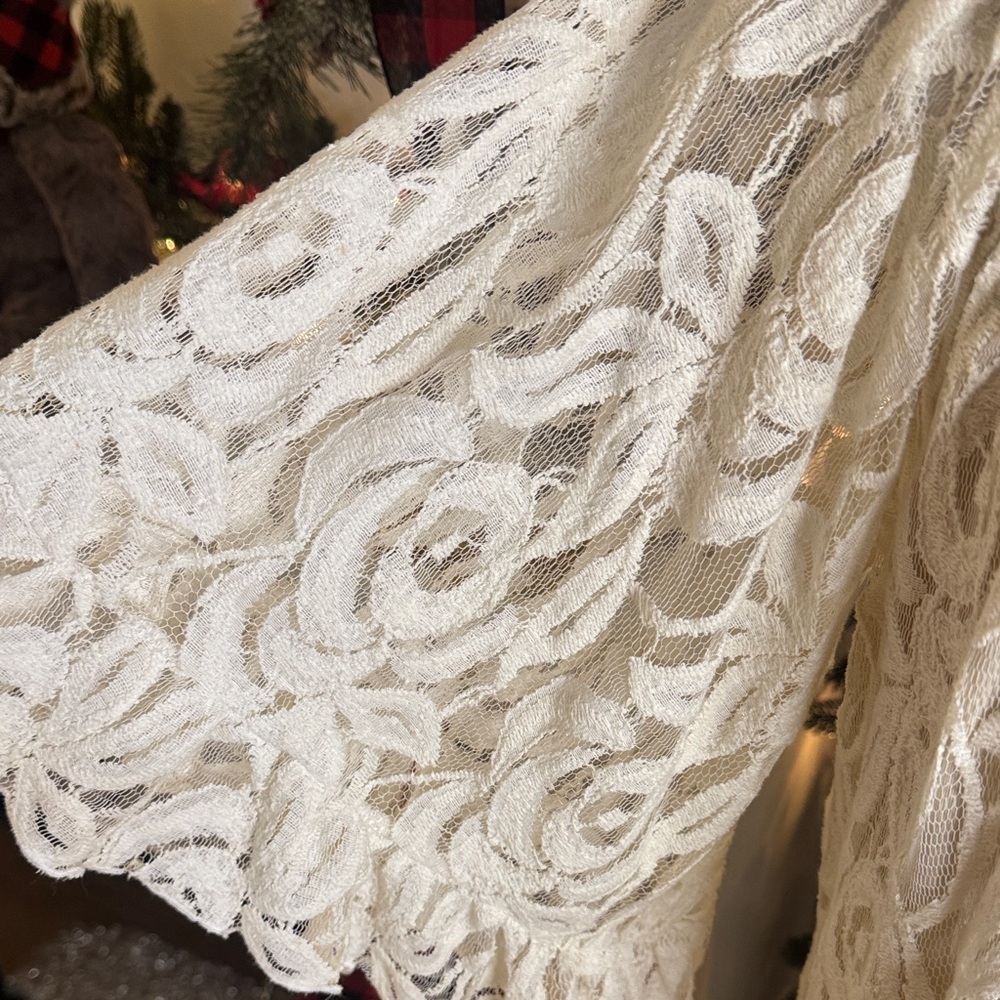 Elegant Cream Lace Midi Dress - Picture 5 of 9